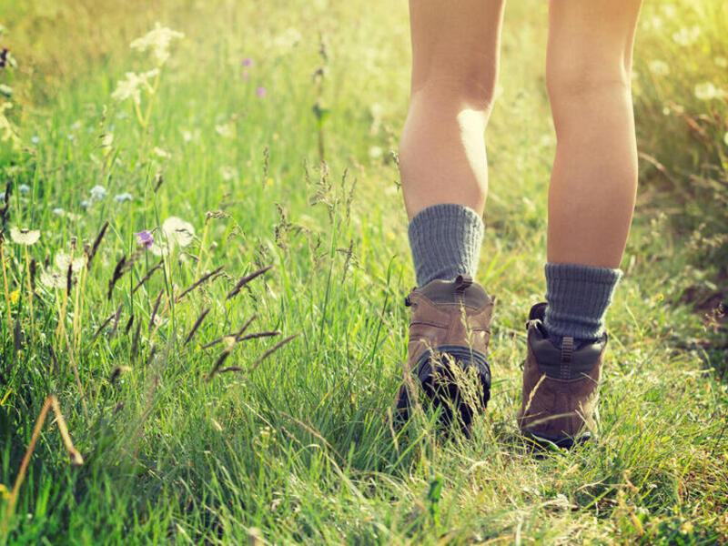 Person mit Wanderschuhen