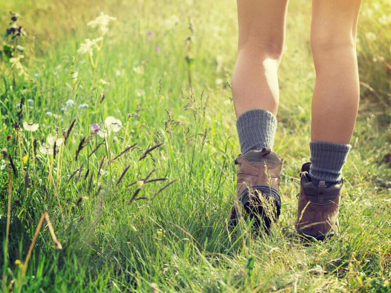 Person mit Wanderschuhen