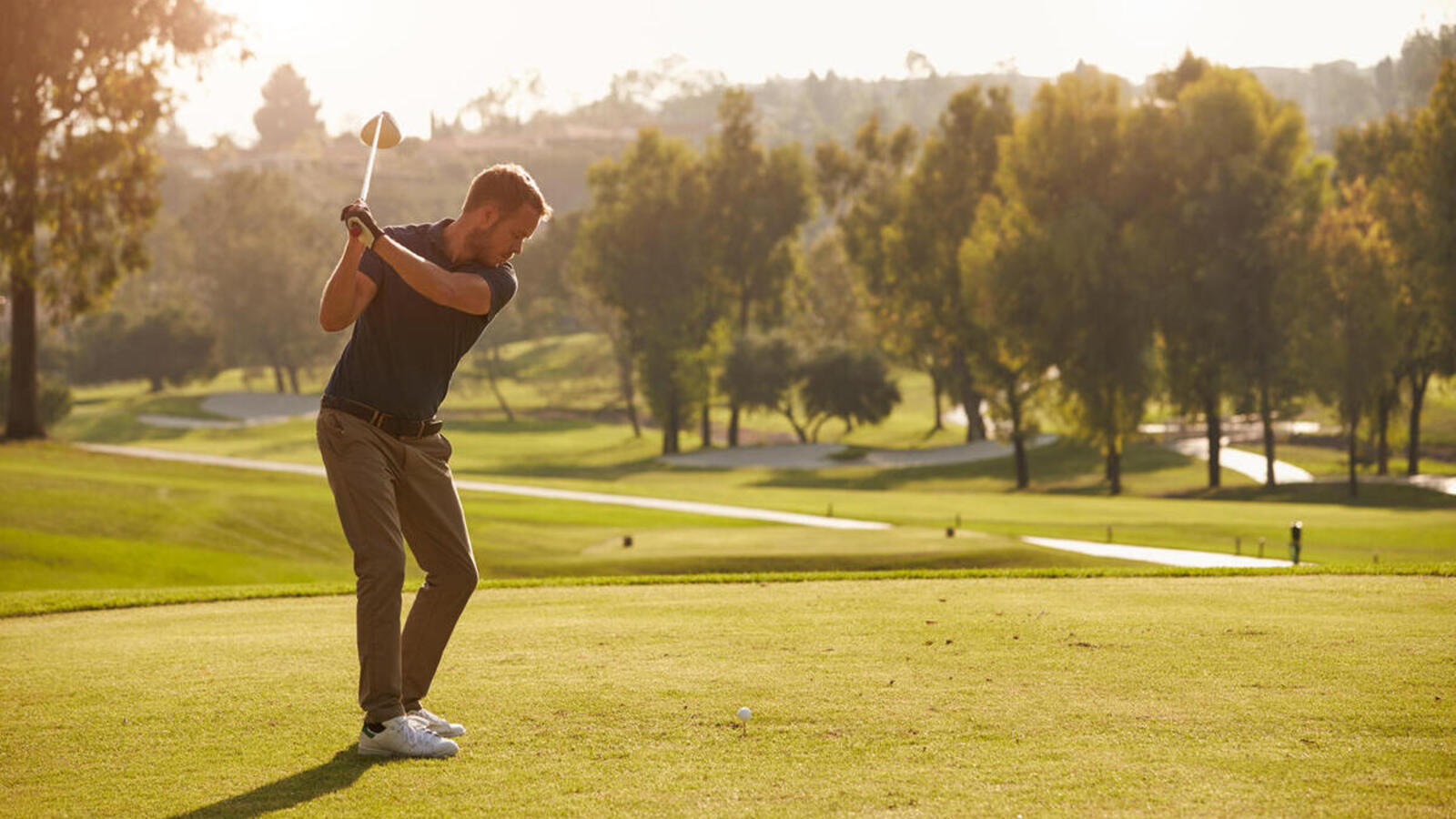 Golfspieler beim Abschlag