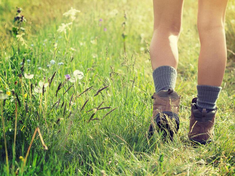 Person mit Wanderschuhen