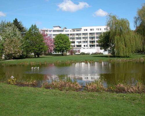 Mittendrin und doch ruhig ist das moderne Tagungs- und Wellnesshotel, das 4 Sterne Hotel Ringhotel Am Stadtpark in Lünen, gelegen